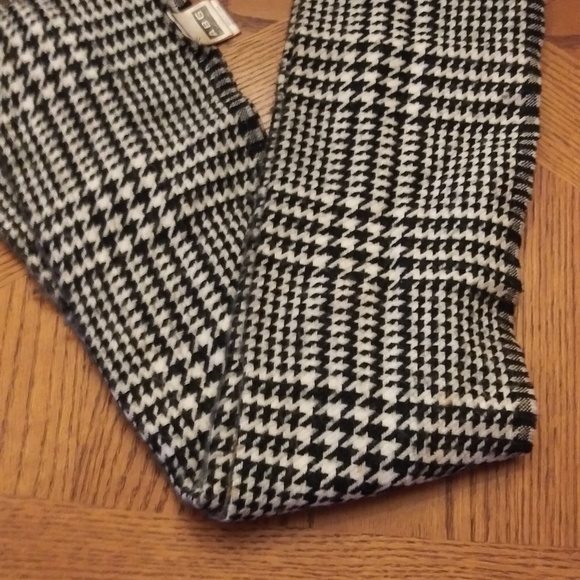 Chanel Tablet / personals bag $38 Sz 10x7x3 est inches + free scarf . - Picture 6 of 8